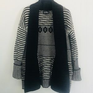 Black & white patterned cozy shawl collar cardigan
